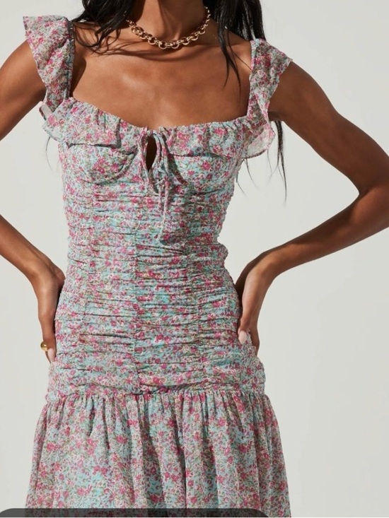 Astr Dresses & Skirts - Astr Floral Ruched Midi Dress in Pink & Mint